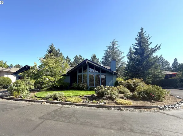 2462 Senate Way, Medford, OR 97504