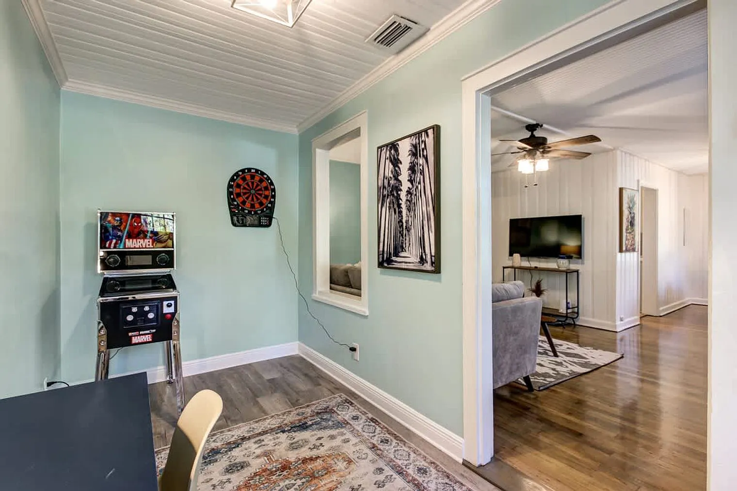 2 bed, 1.0 bath, 893 sqft, $2,327 — Photo 2