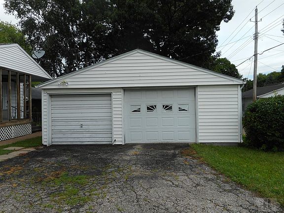 4th image of 322 Melville Ave