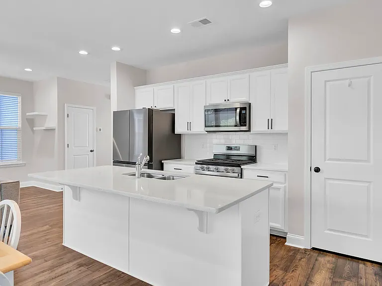 115 Hawthorne Landing Dr — Photo 7