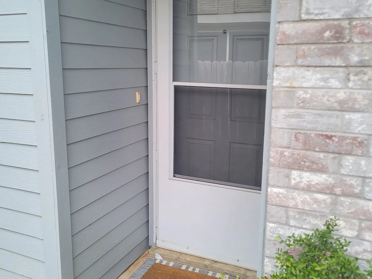 3 bed, 1375 sqft, $2,200 — Photo 4