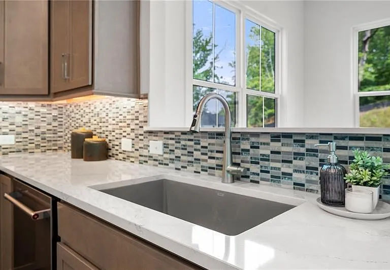 2815 Medford Dr — Photo 12