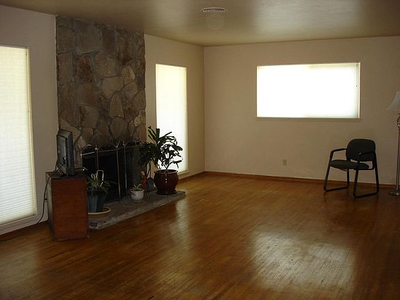 3rd image of 148 Kilmer Ave