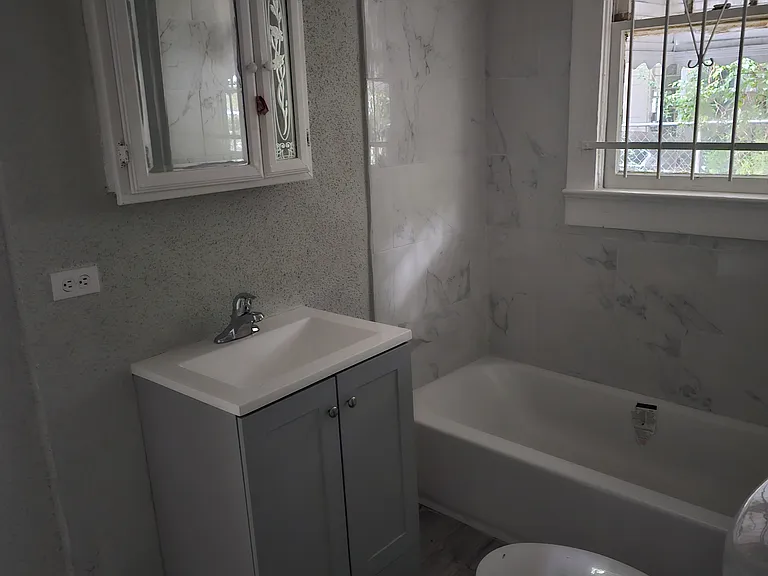 240 W 17th St — Photo 1