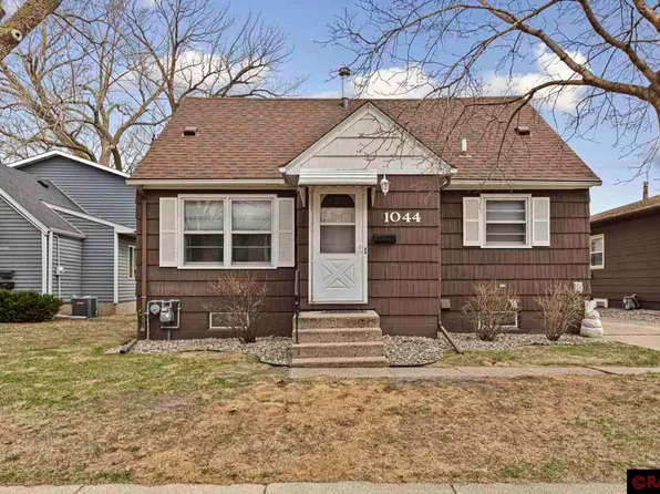 1044 Center St, North Mankato, MN 56003