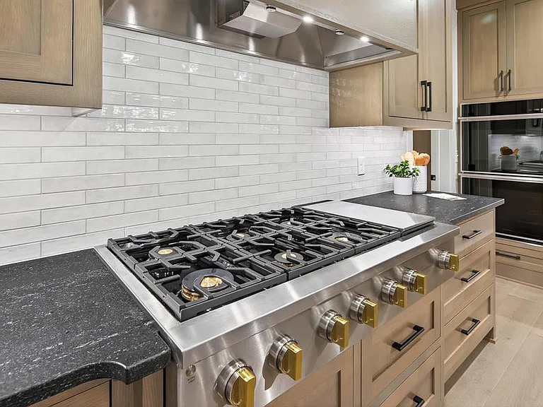 641X Park St E — Photo 14