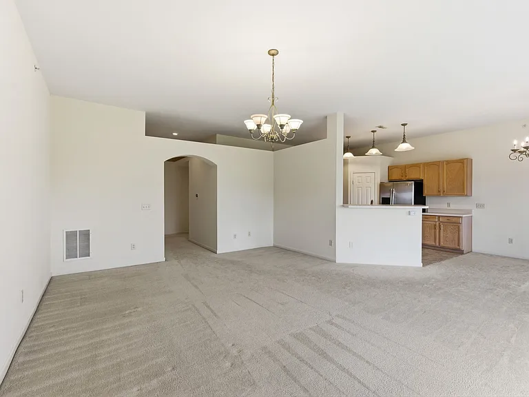 323 Skyview Ct — Photo 6