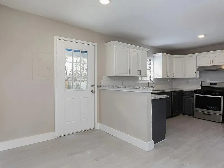 457 W Merriweather St — Photo 7
