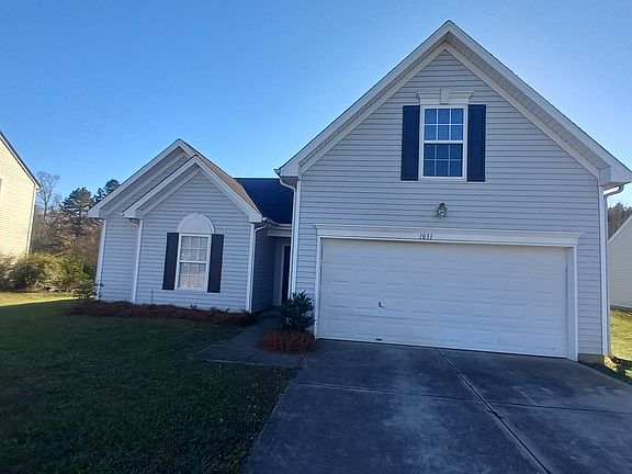 3/4 Bedroom home with 4th bedroom bonus over garage