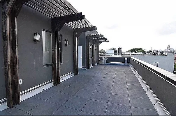 Rented by Tapiro Realty | media 18