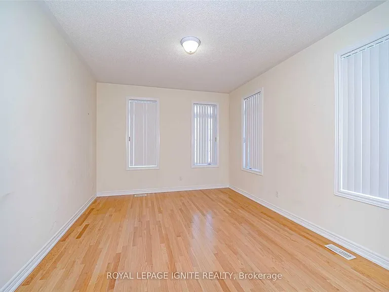 26 Ironshield Dr #UPPER — Photo 9