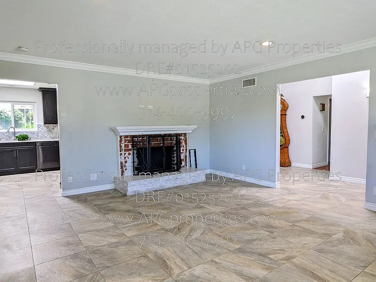 15068 Mountain Spring St — Photo 4