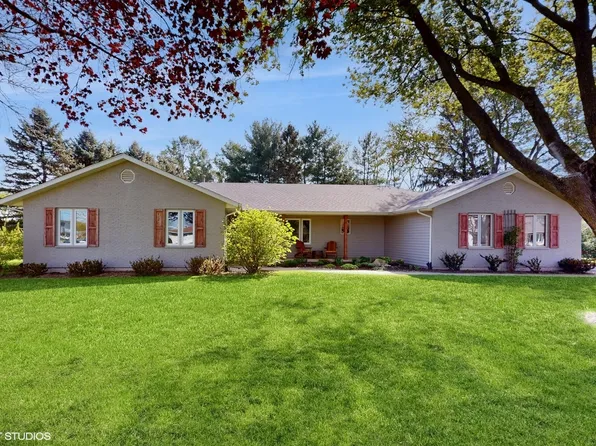 570 N Sharon Dr, Woodstock, IL 60098