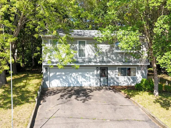 932 N Benton Dr, Sauk Rapids, MN 56379