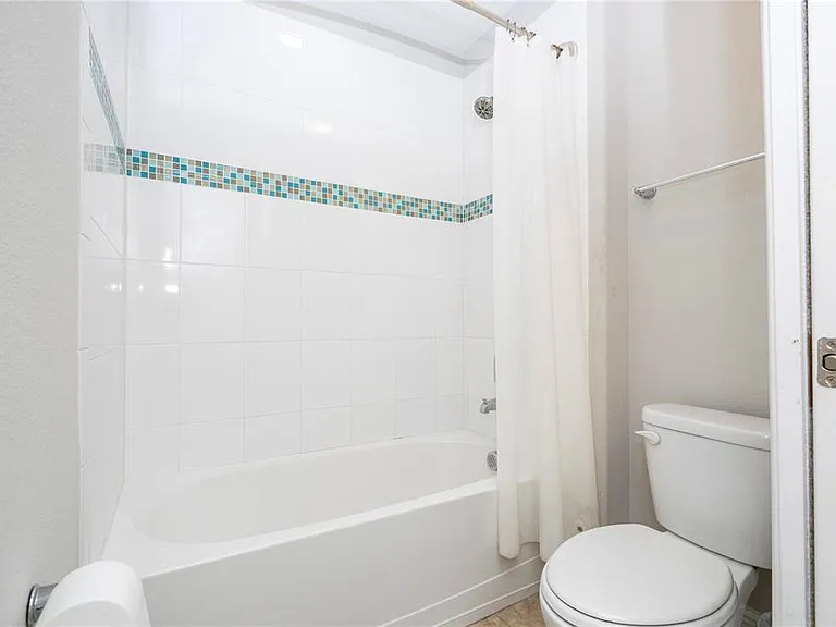5251 Wildwood Way — Photo 36