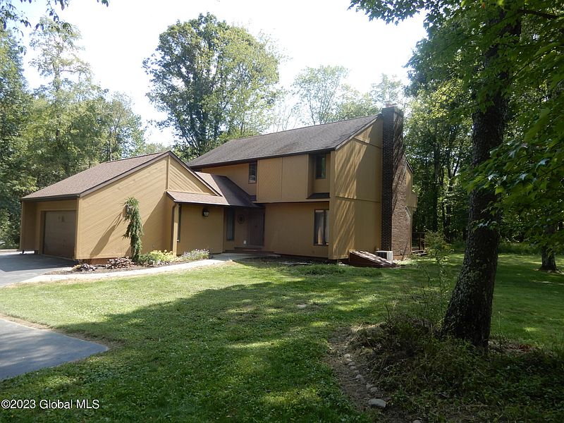 3rd image of 312 Schoolhouse Road