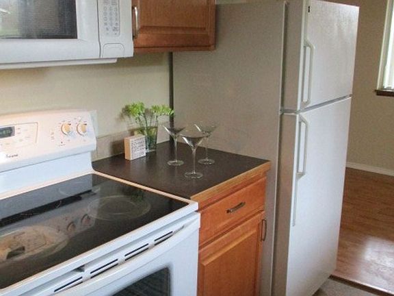 4th image of 7417 Hill Ave APT 3