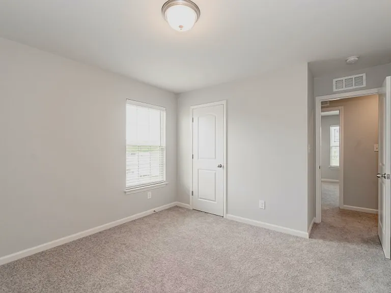 1124 Leanndra Park — Photo 29
