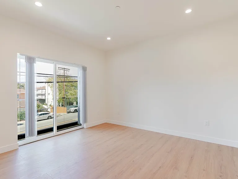 10232 Tujunga Canyon Blvd — Photo 20