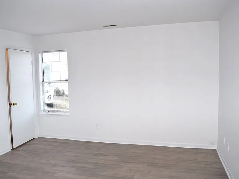 579 Peregrine St — Photo 15