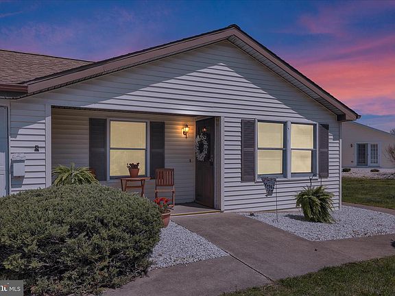 2nd image of 555 Honeysuckle Ct