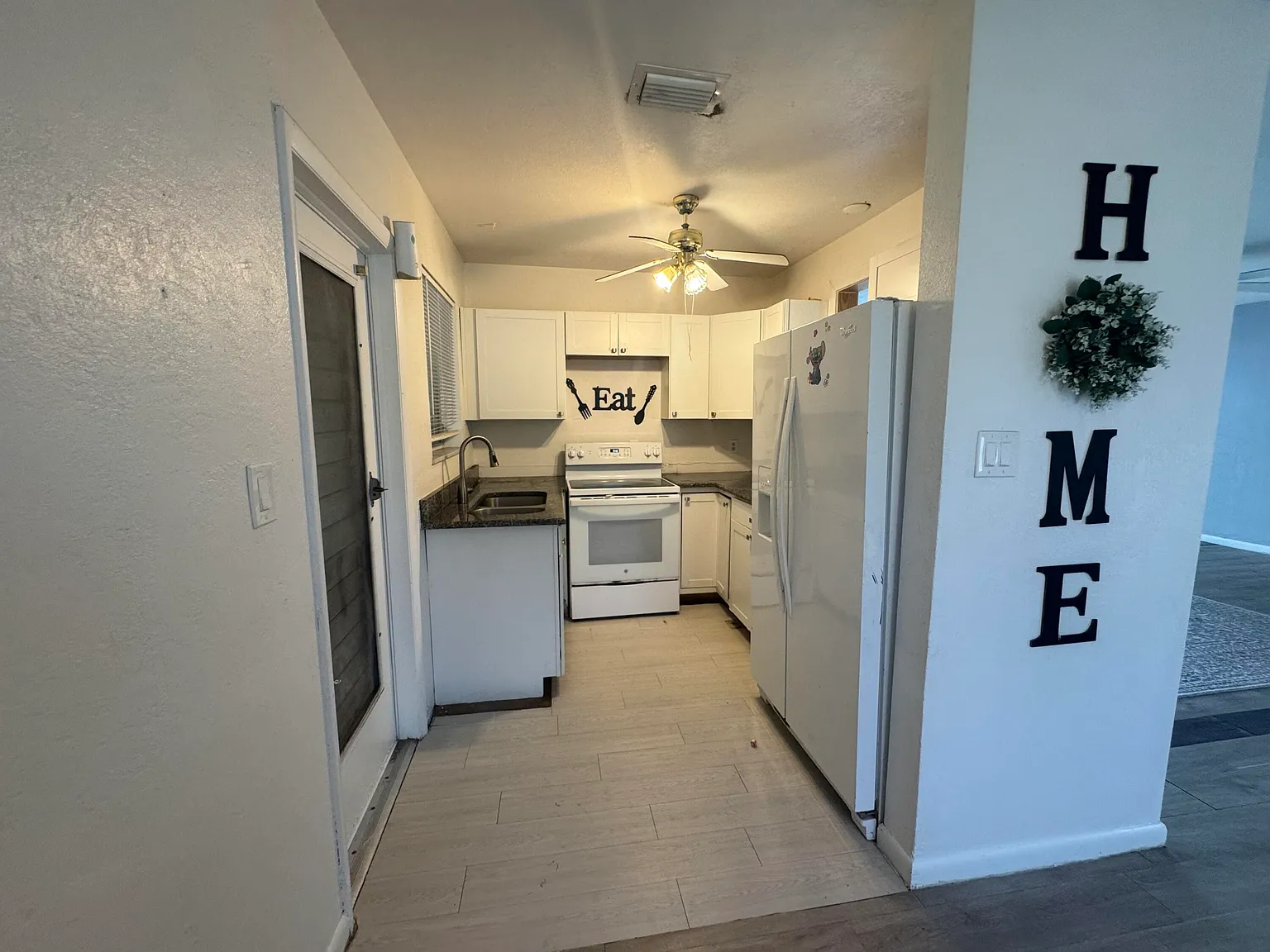2 bed, 1.0 bath, 977 sqft, $2,200 — Photo 3