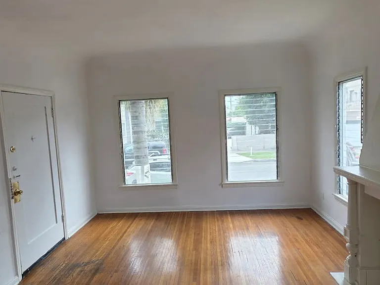 7805 Oakwood Ave — Photo 4
