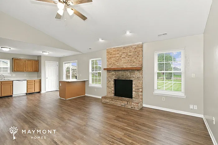 3 bed, 2.0 bath, 1200 sqft, $1,645 — Photo 3