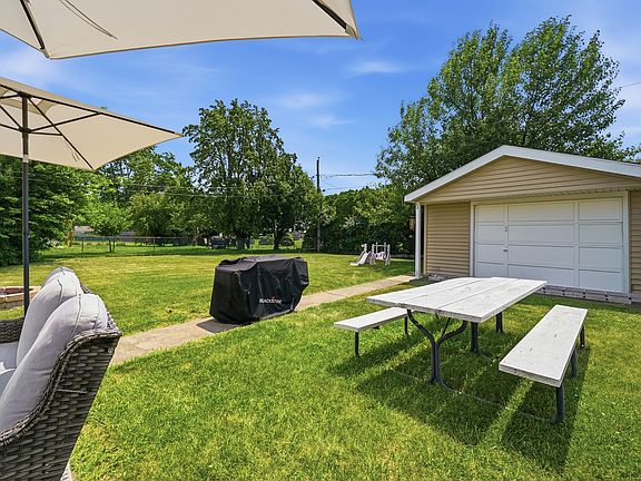4th image of 683 Sandy Ln