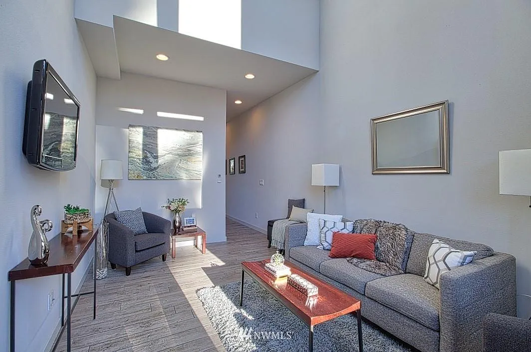 2 bed, 1.5 bath, 1400 sqft, $3,200 — Photo 2