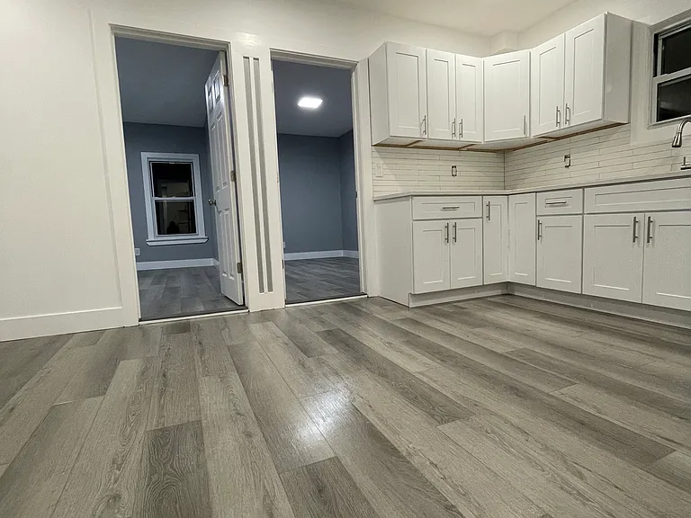410 Port Richmond Ave — Photo 6