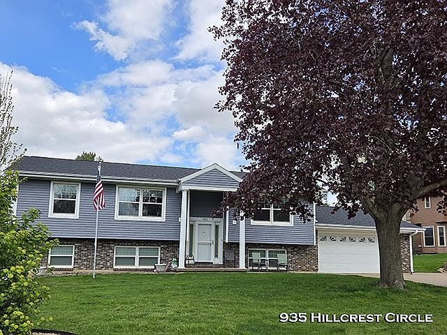 1st image of 935 Hillcrest Cir