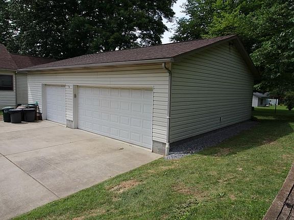 3rd image of 22 Cochran Dr