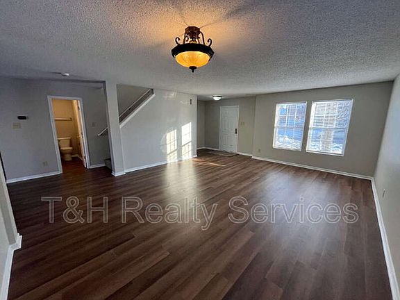 4th image of 2916 Holiday Way