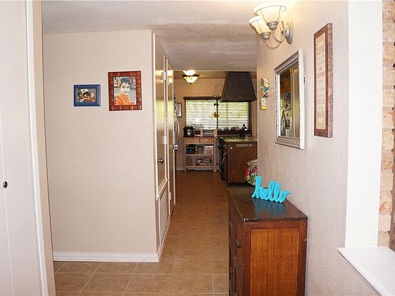 5th image of 1112 Lockhart Dr