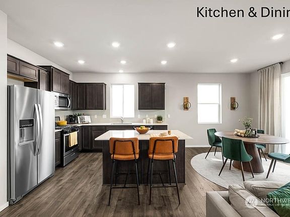 3rd image of 6867 Langley Ave NE