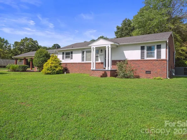 2028 Gladwood Ln, Iron Station, NC 28080