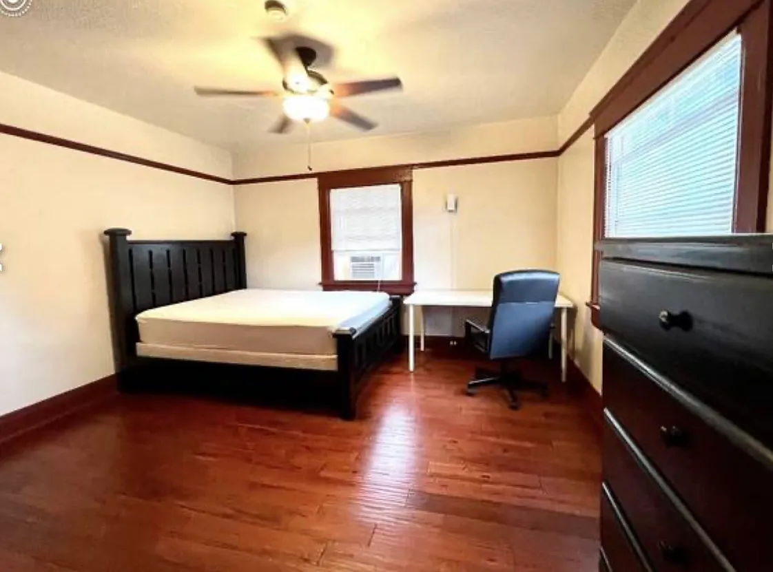 1 bed, 3500 sqft, $1,200 — Photo 2