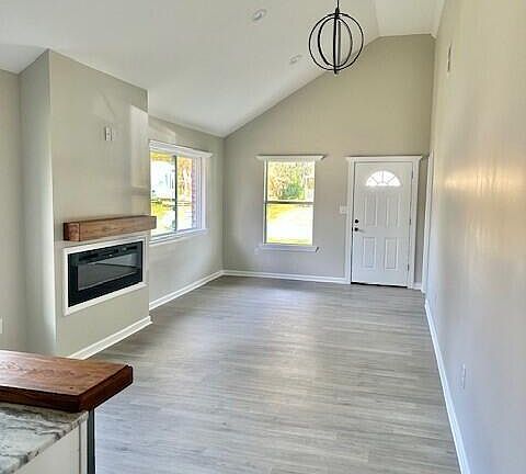 5th image of 1419 W College Ave