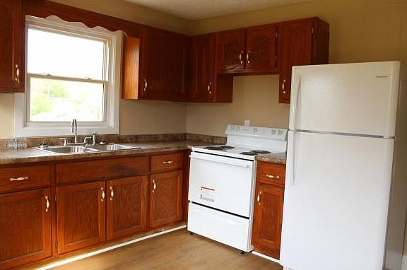 2nd image of 115 Oak St