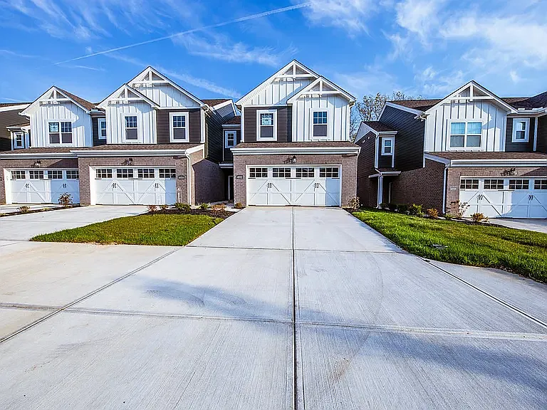 4852 Osprey Pointe Dr #4852 — Photo 1