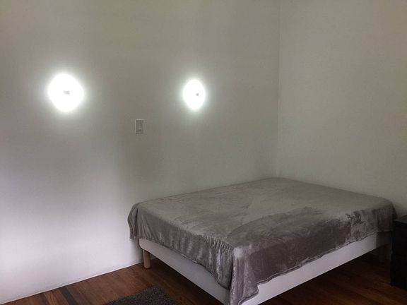 4th image of 1144 E 53rd St