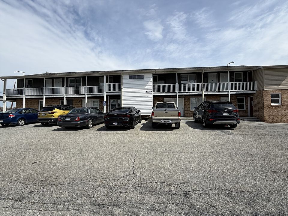 1st image of 123 W 7th Ave APT 8