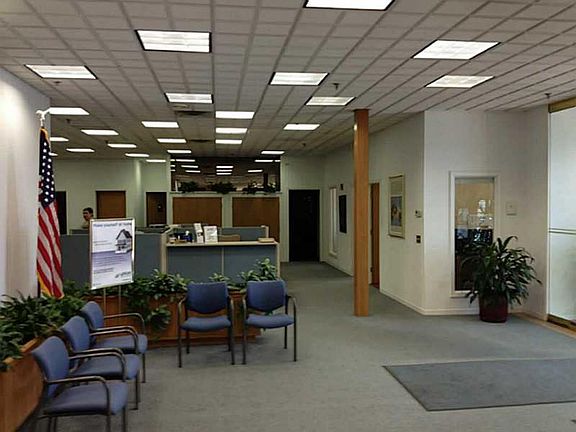 4th image of 1565 Mineral Spring Ave