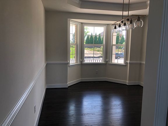 5th image of 913 Alden Parke Dr