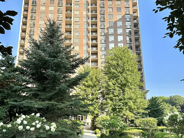 1101 Leslie St #706 — Photo 38