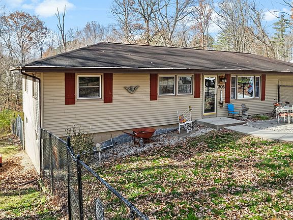2nd image of 205 Sanctuary Ln