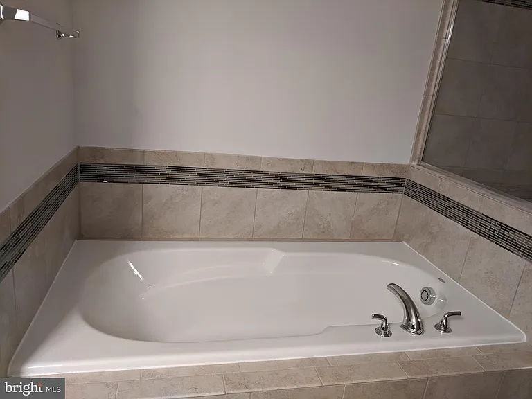 224 Parkland Dr — Photo 21