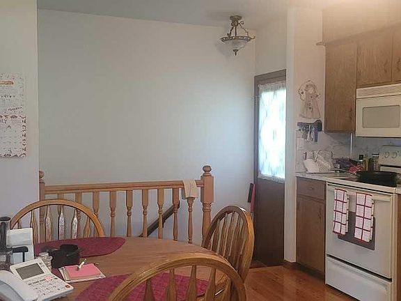 3rd image of 105 Somerset Ave
