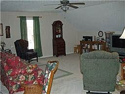 4th image of 824 Isaac Dr